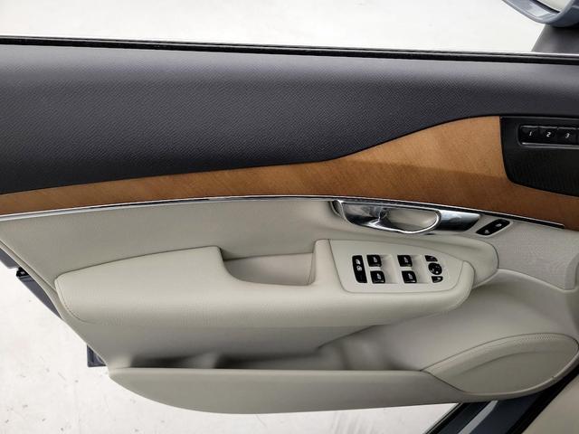 Photo of 2022 Blue Volvo XC90 Recharge Plug-In Hybrid