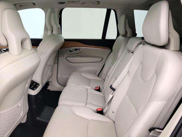 Photo of 2022 Blue Volvo XC90 Recharge Plug-In Hybrid