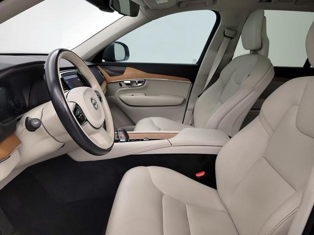 Photo of 2022 Blue Volvo XC90 Recharge Plug-In Hybrid