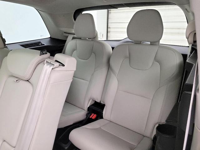Photo of 2022 Blue Volvo XC90 Recharge Plug-In Hybrid