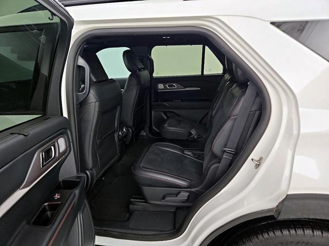 Photo of 2025 White Ford Explorer