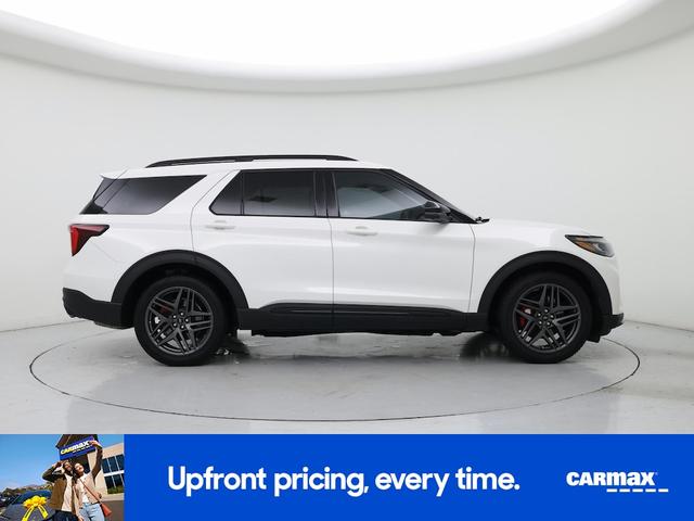 Photo of 2025 White Ford Explorer
