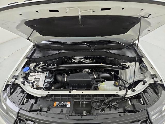 Photo of 2025 White Ford Explorer