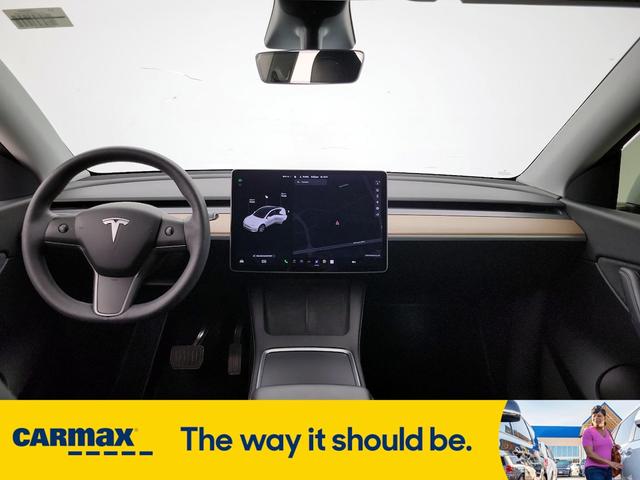 Photo of 2021 White Tesla Model Y