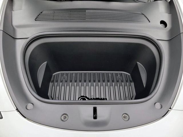 Photo of 2021 White Tesla Model Y