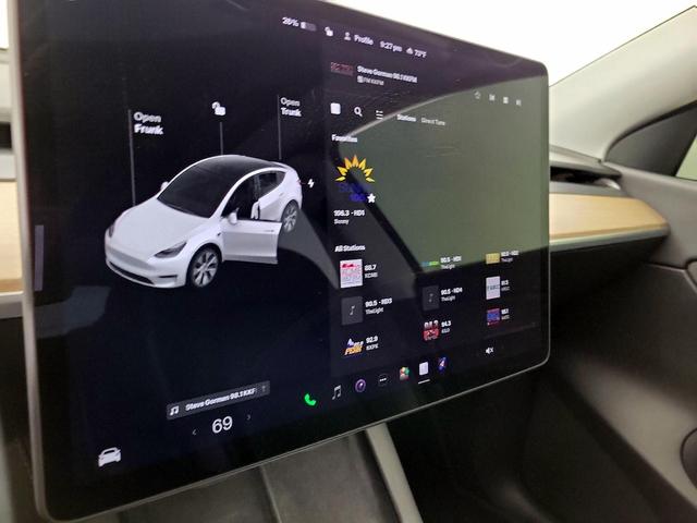Photo of 2021 White Tesla Model Y