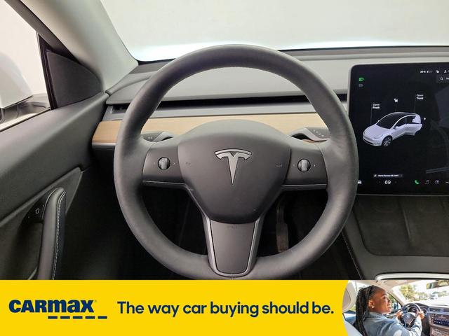 Photo of 2021 White Tesla Model Y