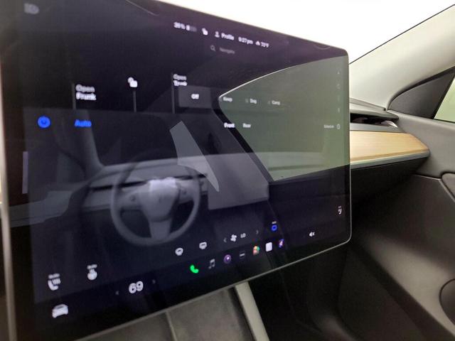 Photo of 2021 White Tesla Model Y