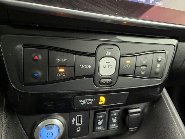 Photo of 2019 Black Nissan Leaf
