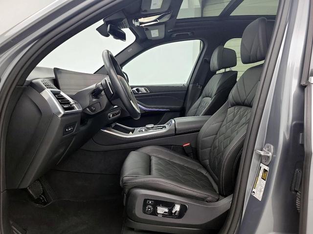 Photo of 2024 Gray BMW X5