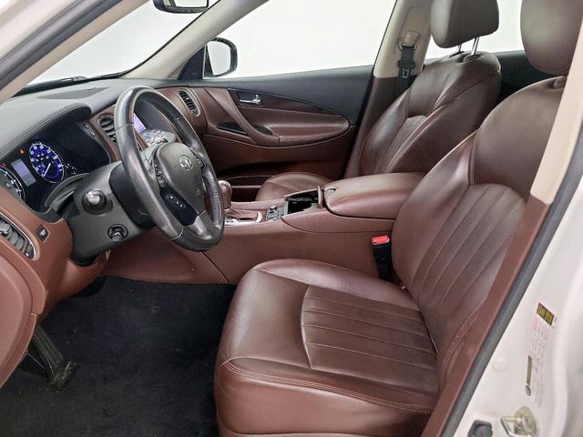 Photo of 2015 White INFINITI QX50
