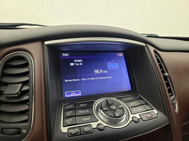 Photo of 2015 White INFINITI QX50