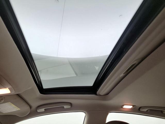 Photo of 2015 White INFINITI QX50