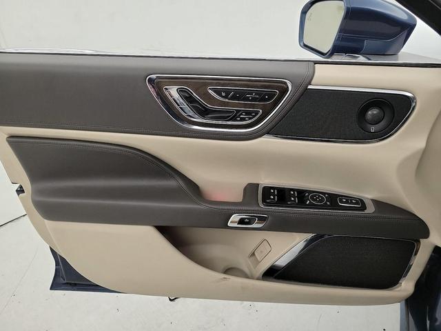 Photo of 2018 Blue Lincoln Continental