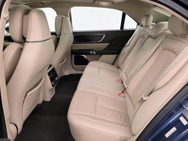 Photo of 2018 Blue Lincoln Continental