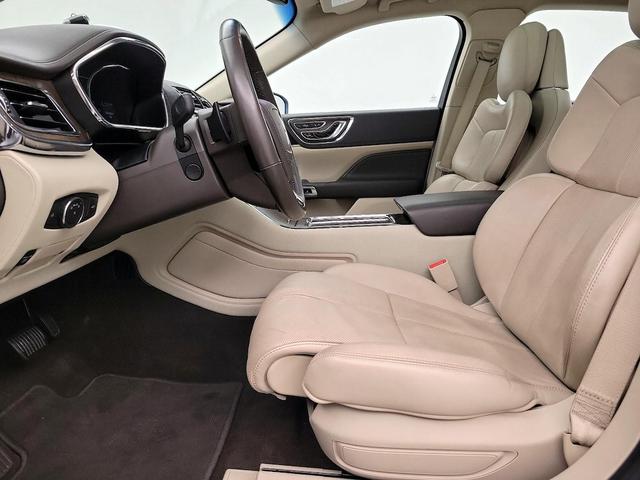 Photo of 2018 Blue Lincoln Continental