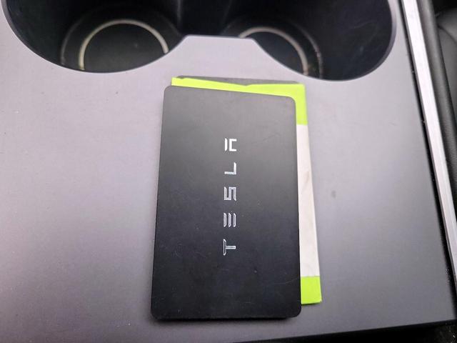 Photo of 2021 White Tesla Model 3