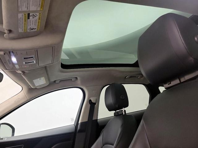 Photo of 2019 White Jaguar F-PACE