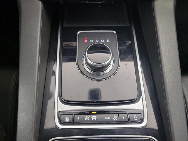 Photo of 2019 White Jaguar F-PACE