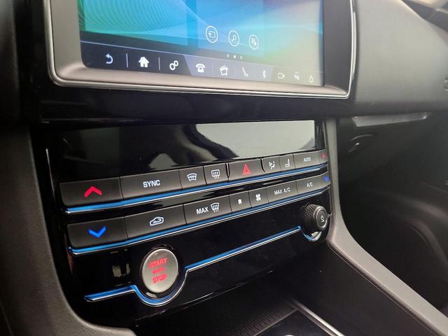 Photo of 2019 White Jaguar F-PACE