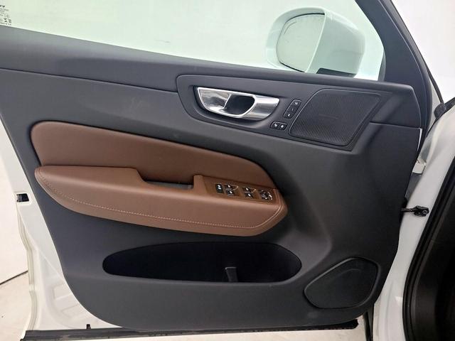 Photo of 2020 White Volvo XC60