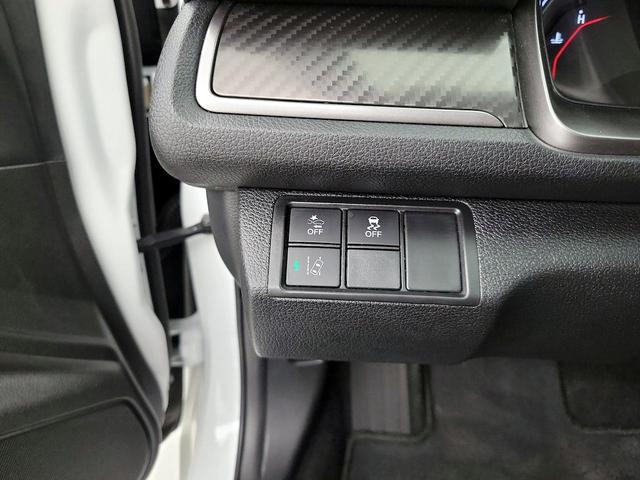 Photo of 2020 White Honda Civic