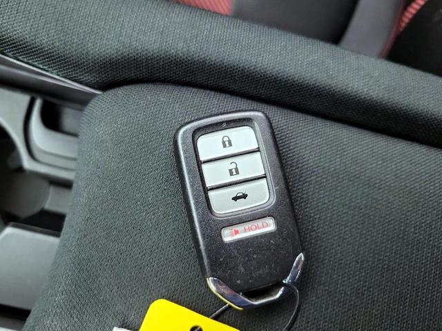 Photo of 2020 White Honda Civic