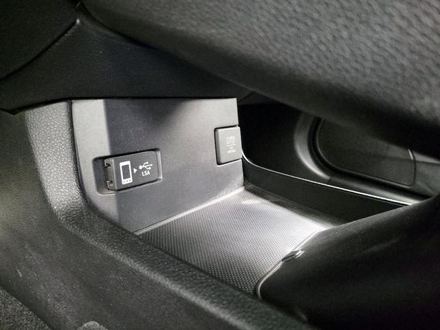 Photo of 2020 White Honda Civic