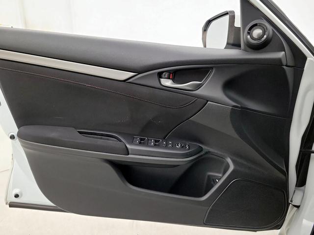 Photo of 2020 White Honda Civic