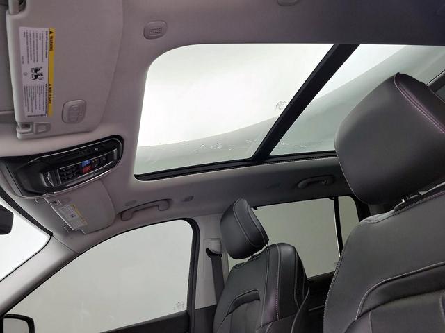 Photo of 2022 Green Jeep Grand Cherokee L
