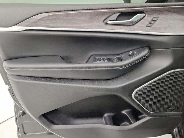 Photo of 2022 Green Jeep Grand Cherokee L