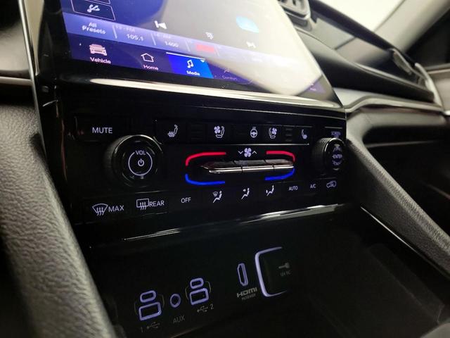 Photo of 2022 Green Jeep Grand Cherokee L