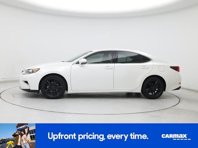 Photo of 2017 White Lexus ES 350
