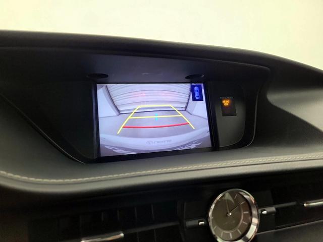 Photo of 2017 White Lexus ES 350