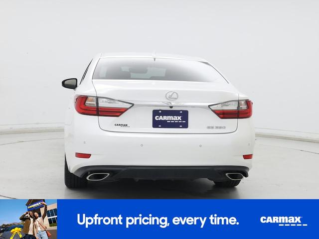 Photo of 2017 White Lexus ES 350