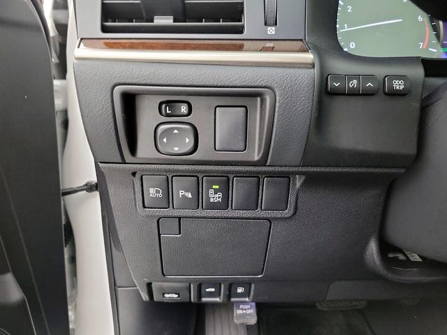 Photo of 2017 White Lexus ES 350