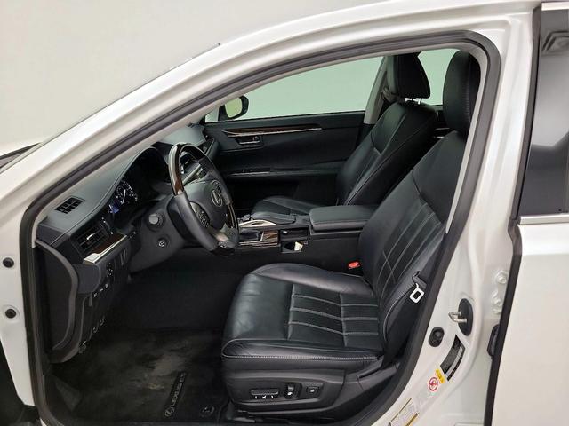 Photo of 2017 White Lexus ES 350