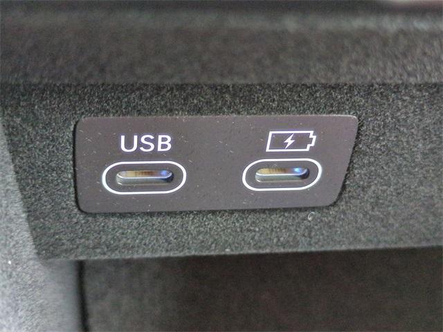 Photo of 2026 Vik Black Genesis GV70