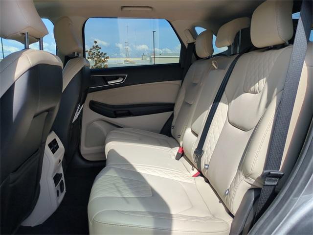 Photo of 2024 Carbonized Gray Metallic Ford Edge