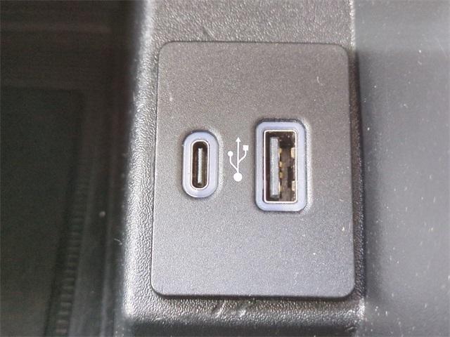 Photo of 2024 Carbonized Gray Metallic Ford Edge