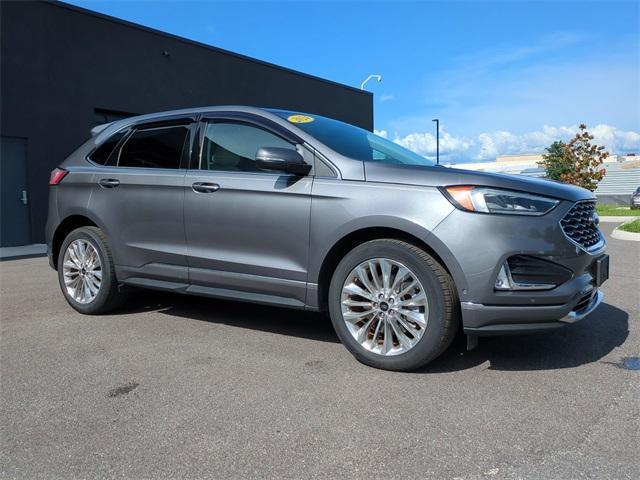 Photo of 2024 Carbonized Gray Metallic Ford Edge