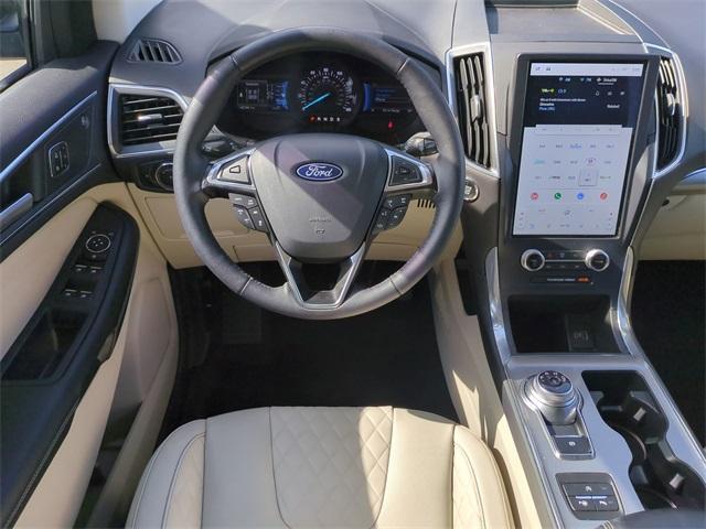Photo of 2024 Carbonized Gray Metallic Ford Edge