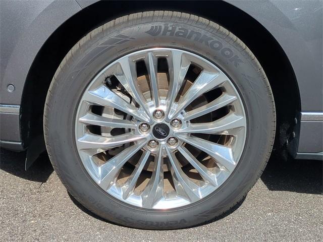 Photo of 2024 Carbonized Gray Metallic Ford Edge