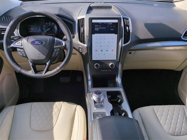Photo of 2024 Carbonized Gray Metallic Ford Edge