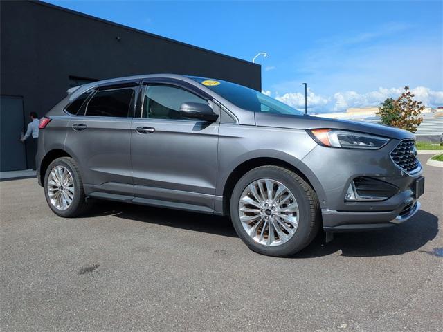 Photo of 2024 Carbonized Gray Metallic Ford Edge