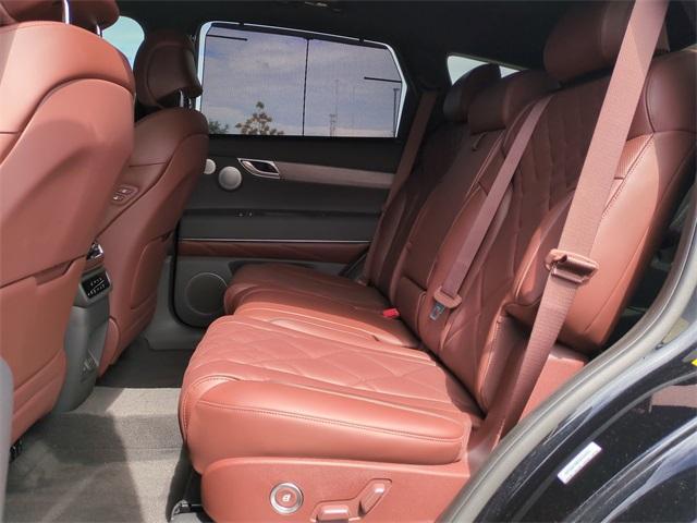 Photo of 2025 Vik Black Genesis GV80
