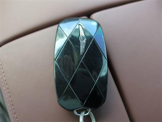 Photo of 2025 Vik Black Genesis GV80