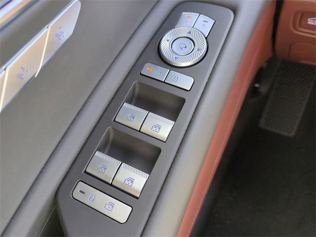 Photo of 2025 Vik Black Genesis GV80
