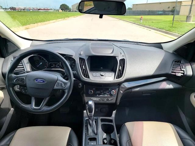 Photo of 2019 Lightning Blue Metallic Ford Escape