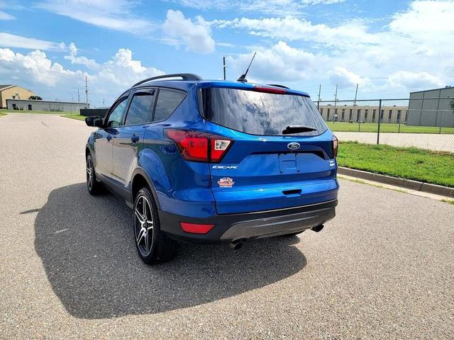 Photo of 2019 Lightning Blue Metallic Ford Escape